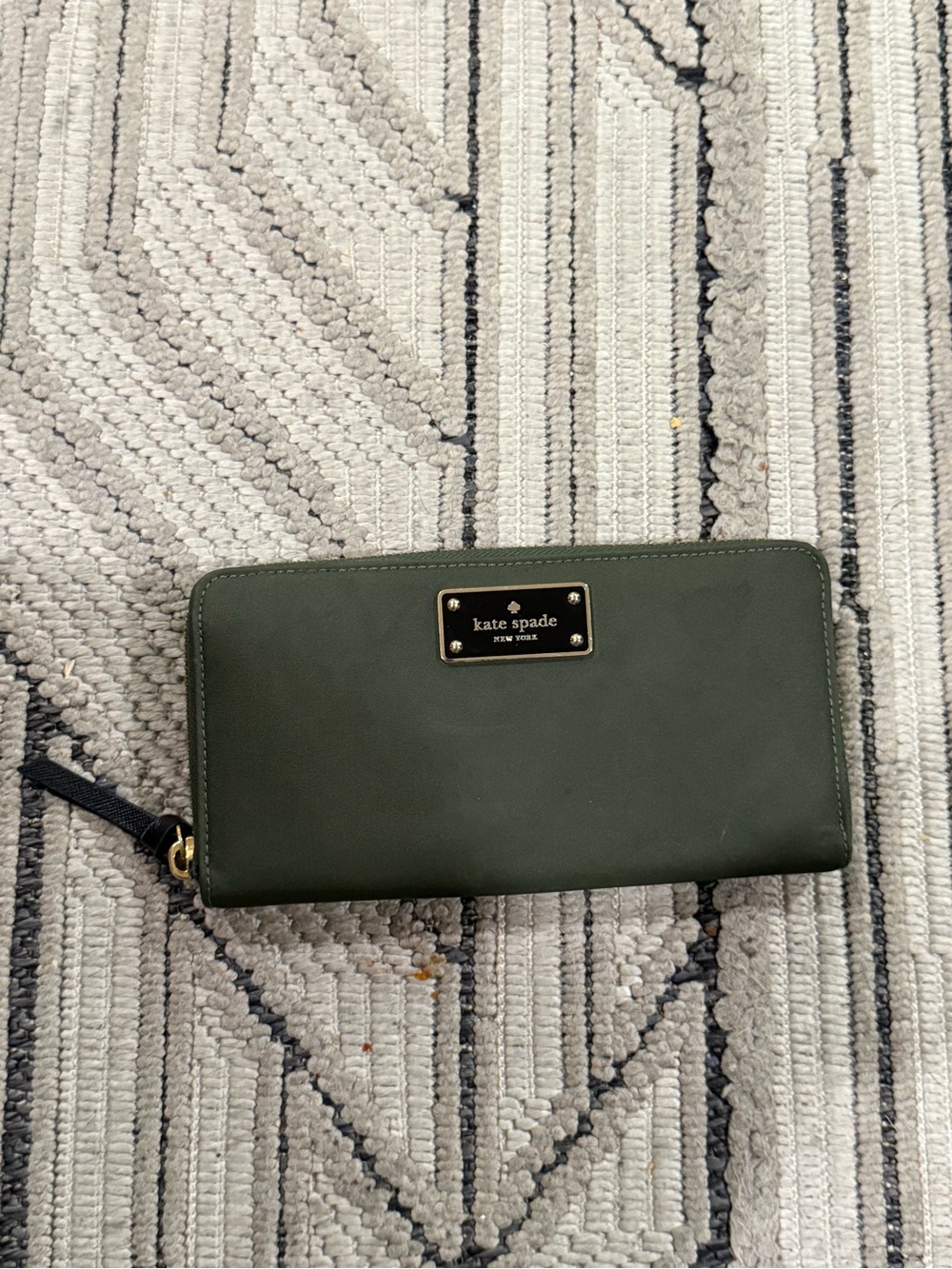 kate spade forest green zip-around wallet with gold plaque